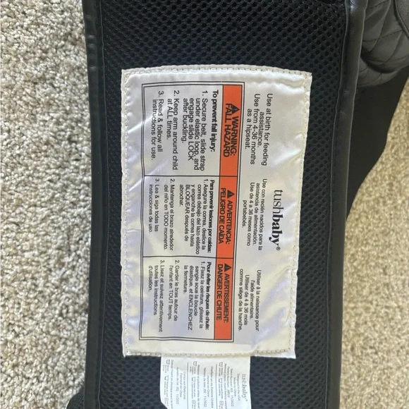 ⭐️Tushbaby⭐️ Black Vegan Leather Hip Carrier - Picture 6 of 10